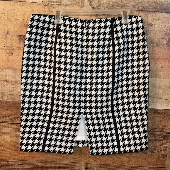 White House Black Market Houndstooth skirt - Picture 3 of 5